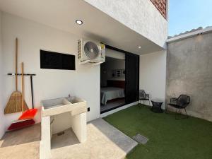 a living room with a sink and a bedroom at Departamento Colima 1 in Colima