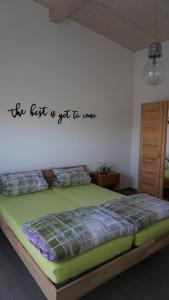 a bedroom with a bed with the words the best is yet to come at Apartment Inge in Rheinhausen