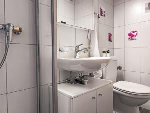 Studio BeKb-Gebäude Apt- G by Interhome的一间浴室