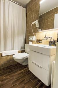 Ein Badezimmer in der Unterkunft Apartment La Siala Apt-30 by Interhome