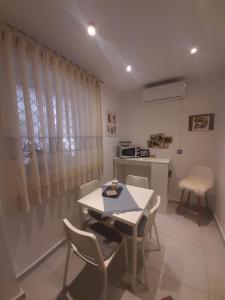 Kuchyňa alebo kuchynka v ubytovaní Apartment Yes + 5 fotografií