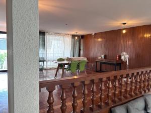 a living room with a table and green chairs at Habitacion Berlin en The Green Door in Aguascalientes +14 photos