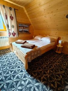 Postel nebo postele na pokoji v ubytování Domek w Zębie z jacuzii i sauną w cenie