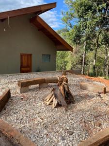 Photo de la galerie de l'établissement Chalé do Deck, à Santo Antônio do Pinhal