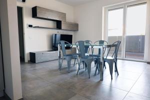 a dining room with a table and chairs at Casa Vacanze Beira Mar - Fiumicino in Fiumicino