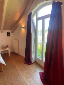 a room with a large window and a large curtain at Natur pur! in Nieder-Olm