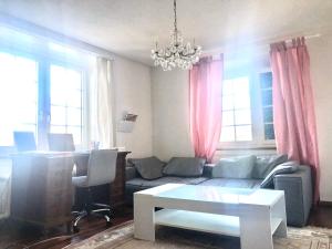 Posezení v ubytování Zurich 2 rooms full lakeview, unique historic house share bath 40 m2