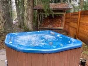 a hot tub with a blue top in a yard at Elk Lodge in Packwood