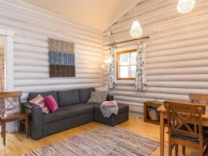 Posezení v ubytování Holiday Home Pankkotupa 7 b by Interhome