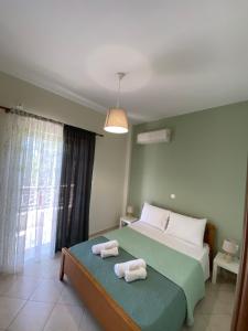 a bedroom with a bed with towels on it at Rodia apartment in Kyparissia