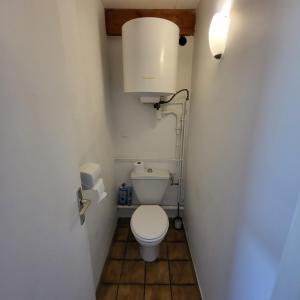 a small bathroom with a toilet and a light at "La maison d'étape" proche de la Riviera Bretonne in Saint-Évarzec