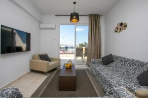 Posezení v ubytování HORIZON-Amazing location, Sea&Nature View, 2BR,Large Balcony + 16 fotografií