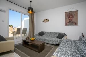 Posezení v ubytování HORIZON-Amazing location, Sea&Nature View, 2BR,Large Balcony