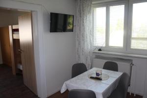 TV a/nebo společenská místnost v ubytování Chalupa pod Lysou horou