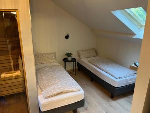 A bed or beds in a room at HellbergsApart