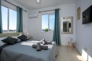 Postel nebo postele na pokoji v ubytování HORIZON-Amazing location, Sea&Nature View, 2BR,Large Balcony