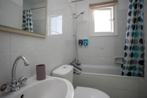 Koupelna v ubytování HORIZON-Amazing location, Sea&Nature View, 2BR,Large Balcony