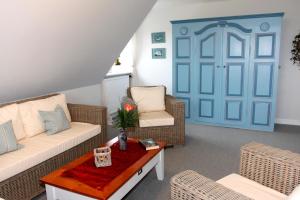 Posezení v ubytování Ferienwohnung Ebbe und Flut Galmsbüll