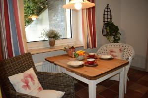 Et opholdsområde på Ferienwohnung Strandläufer Galmsbüll + 12 billeder