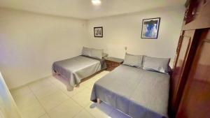 a room with two beds in a hotel room at Casa Mia Nanacamilpa Luciernagas in Nanacamilpa
