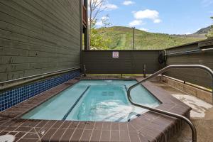 Kolam renang di atau dekat dengan Powder Pointe Condos by Park City Vacations