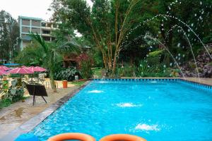 A piscina em ou perto de Bunyonyi Safaris Resort