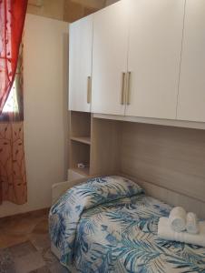 Postel nebo postele na pokoji v ubytování Casetta nel borgo Panta Rhei
