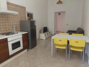 Kuchyň nebo kuchyňský kout v ubytování Fronte porto apartment 2