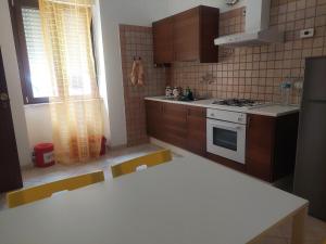 Kuchyň nebo kuchyňský kout v ubytování Fronte porto apartment 2