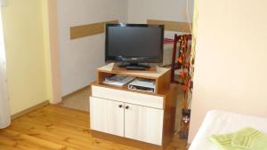 Μια τηλεόραση ή/και κέντρο ψυχαγωγίας στο Geto Apartment