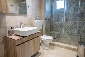 Ένα μπάνιο στο Villa Apollo Apartments +35 φωτογραφίες
