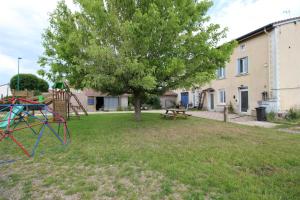 a yard with a tree and a playground at Luxury Studio, Rez de chaussée, Parking privé vidéo surveillance, Canapé haute qualité convertible couchage 2 personnes, Centre Ville proche, Restaurant, boulangerie 2 minutes à pied, Terrasse - 800mètre carré de terrain - Géré par Presta-Zen'Services in Verdun