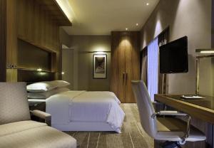 TV/trung tâm giải trí tại Hotel GROSS LUXURY Near Delhi Airport