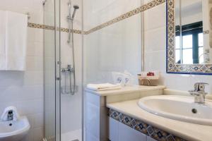 a bathroom with a sink and a shower at 3 Cabras Perdidas in Arbo +33 photos
