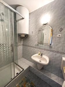a bathroom with a sink and a shower at Infinity Beach Germering in Balatonfüred