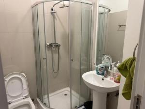 Imagen de la galería de Full furnished 3bed room apartment, en Dirē Kʼalu