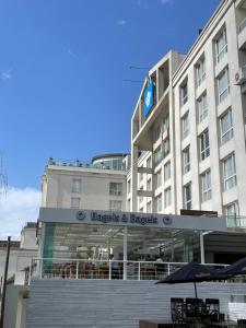 Το κτήριο όπου στεγάζεται  το διαμέρισμα