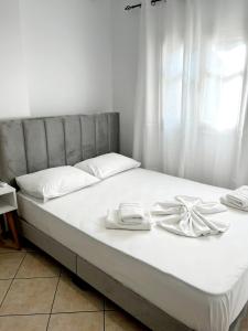 A bed or beds in a room at "Villa Kanavos" apts