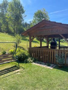 Κήπος έξω από το Chalupa na Pasekách +22 φωτογραφίες