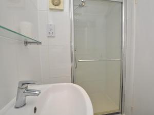a bathroom with a sink and a shower at 1 Bed in Burton Bradstock DC178 in Burton Bradstock +9 photos