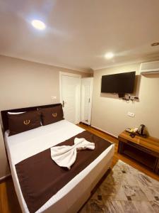 Postel nebo postele na pokoji v ubytování Laleli Palace Hotel