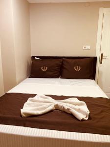Postel nebo postele na pokoji v ubytování Laleli Palace Hotel