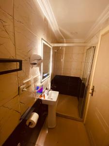 Koupelna v ubytování Laleli Palace Hotel