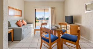TV a/nebo společenská místnost v ubytování Park Royal Homestay Los Cabos