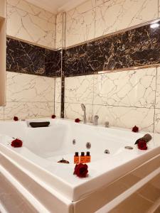 Koupelna v ubytování Laleli Palace Hotel