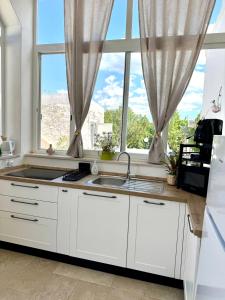 Η κουζίνα ή μικρή κουζίνα στο Trullo Simona - Luxury Relax House