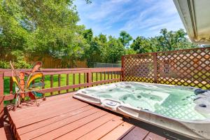 Galería fotográfica de 2 Mi to FSU and FAMU Home with Spacious Deck! en Tallahassee