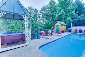 Πισίνα στο ή κοντά στο Open Heavens by Venture Smoky Mountains +17 φωτογραφίες