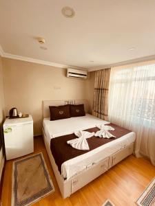 Postel nebo postele na pokoji v ubytování Laleli Palace Hotel
