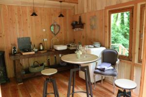 Gallery image of La Cabane de La Tortillère in Marçay